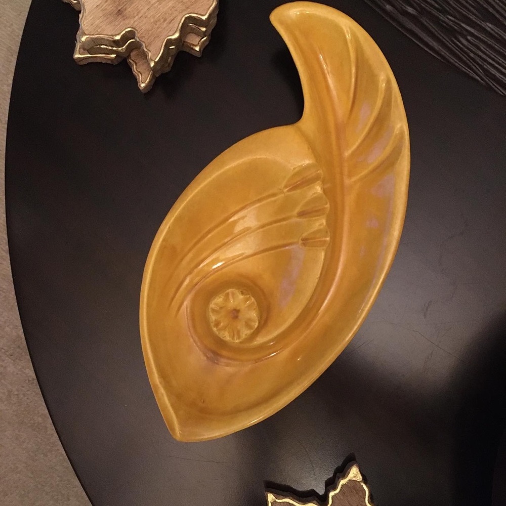 Cool vintage ashtray! Harvest Gold n Rare find!